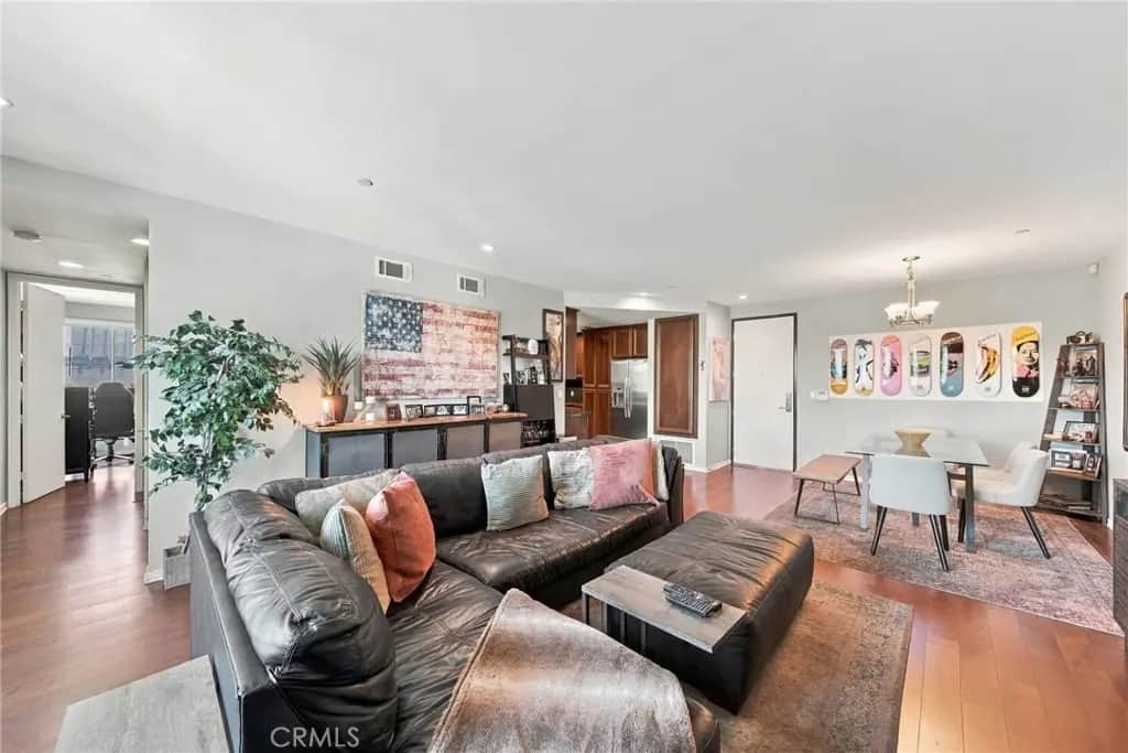 637 S Fairfax Avenue 401, Los Angeles, CA — listing photo 1