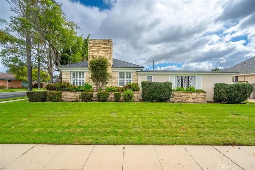 300 E Las Flores, Santa Maria, CA — listing photo 1