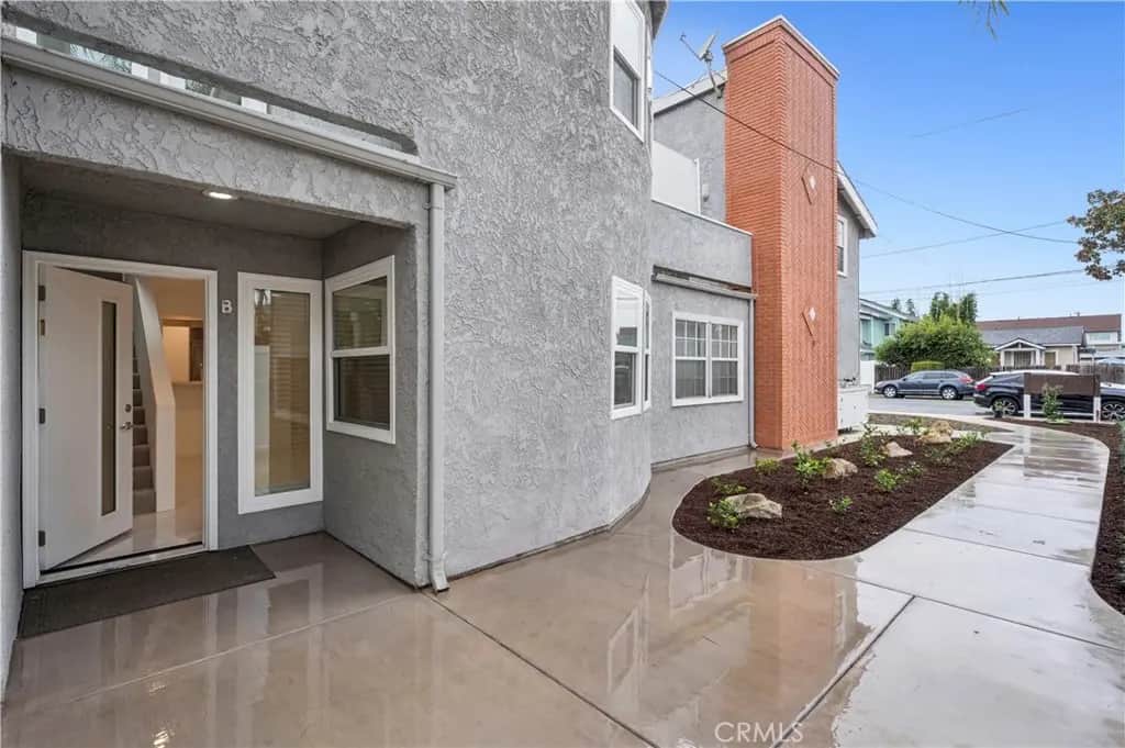 1814 Fullerton Avenue 2, Costa Mesa, CA — listing photo 1