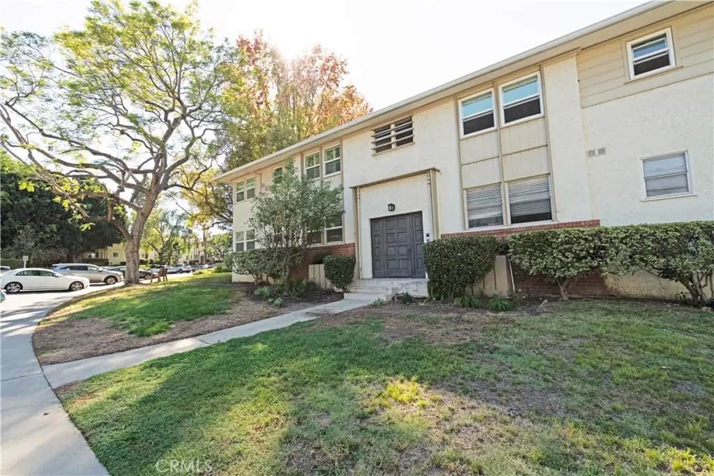 5841 Bowcroft 4, Los Angeles, CA — listing photo 1