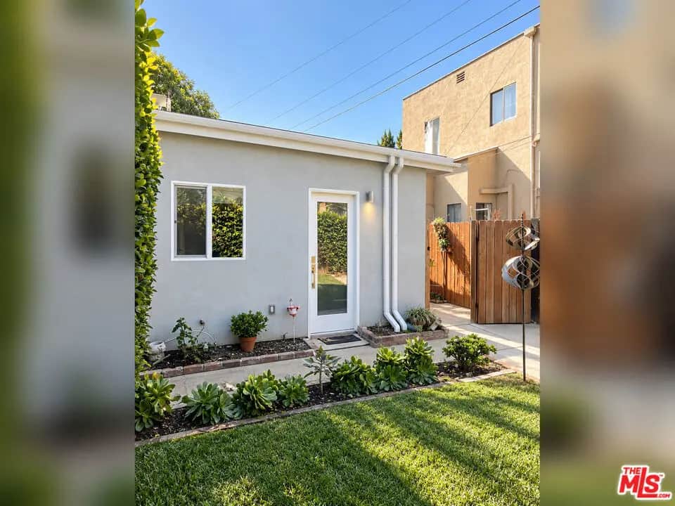 1221 3/4 S Burnside, Los Angeles, CA — listing photo 1