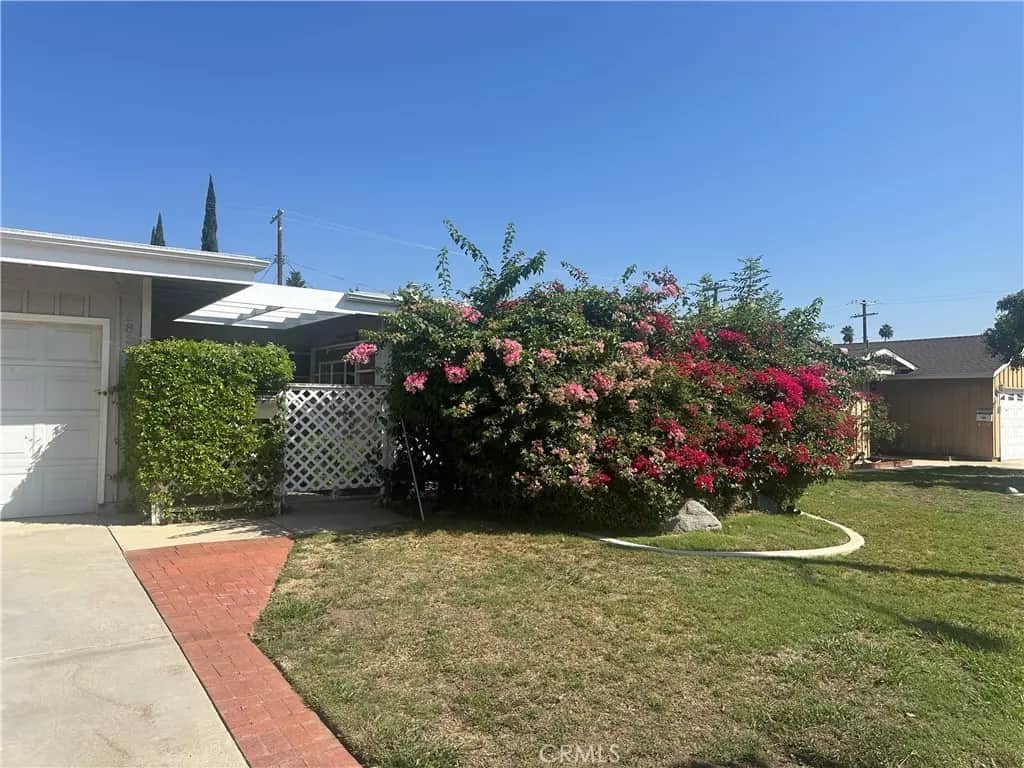 15851 Index, Granada Hills, CA — listing photo 1
