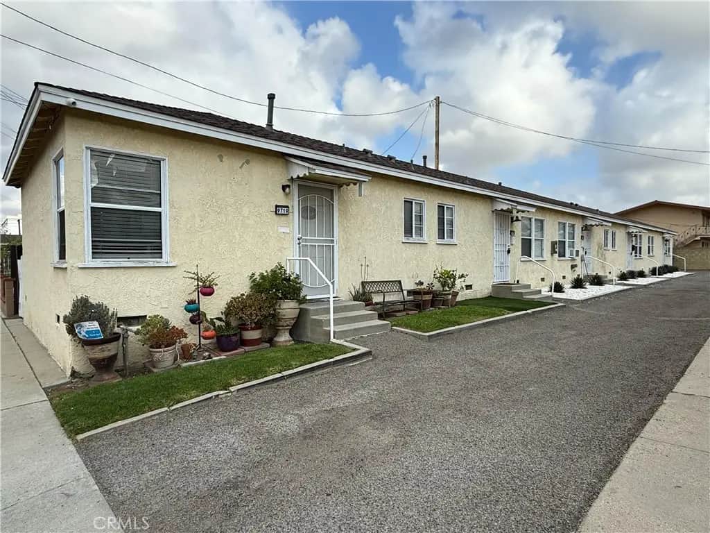 9719 Belmont, Bellflower, CA — listing photo 1