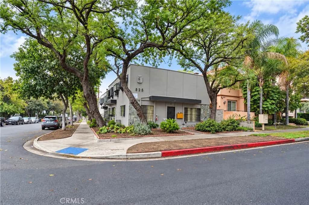 825 S 6th Street, Burbank, CA — listing photo 1