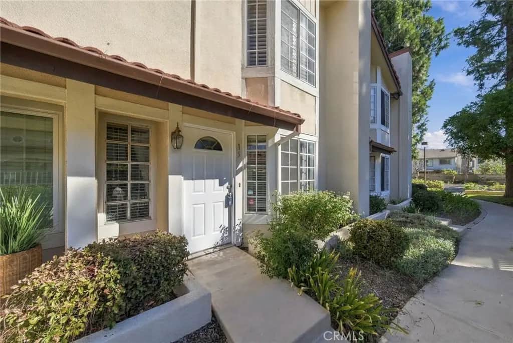 2755 Stearns Street 15, Simi Valley, CA — listing photo 1