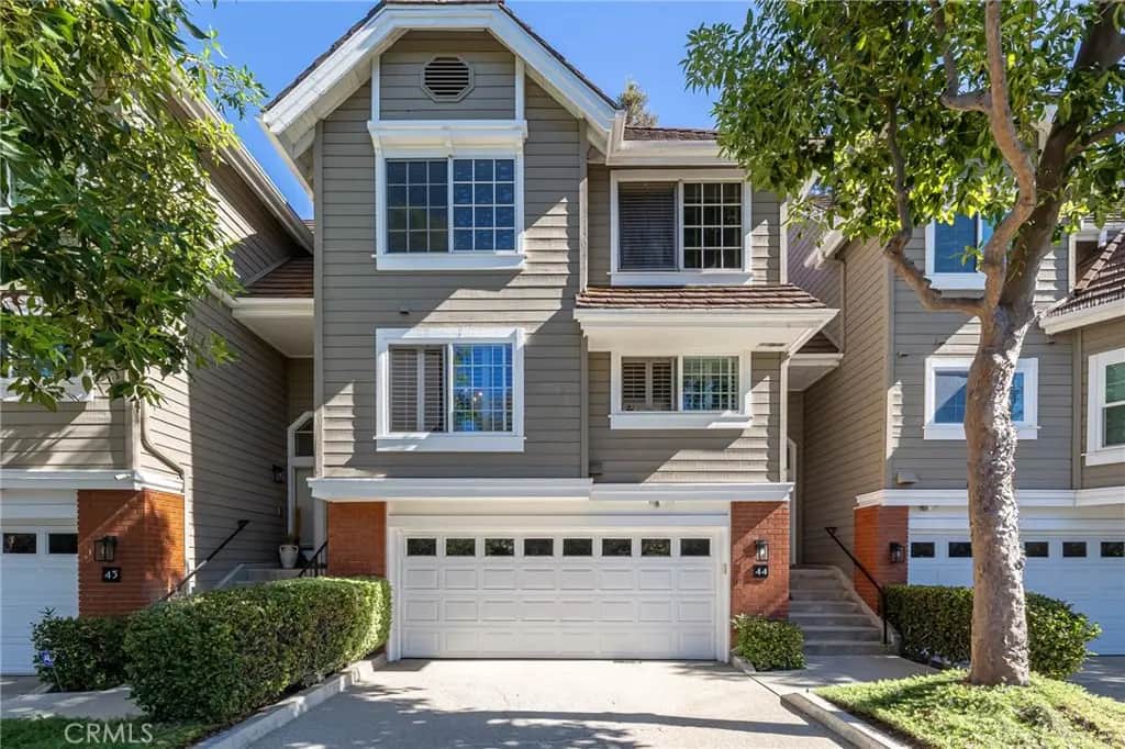 20950 Oxnard Street 44, Woodland Hills, CA — listing photo 1