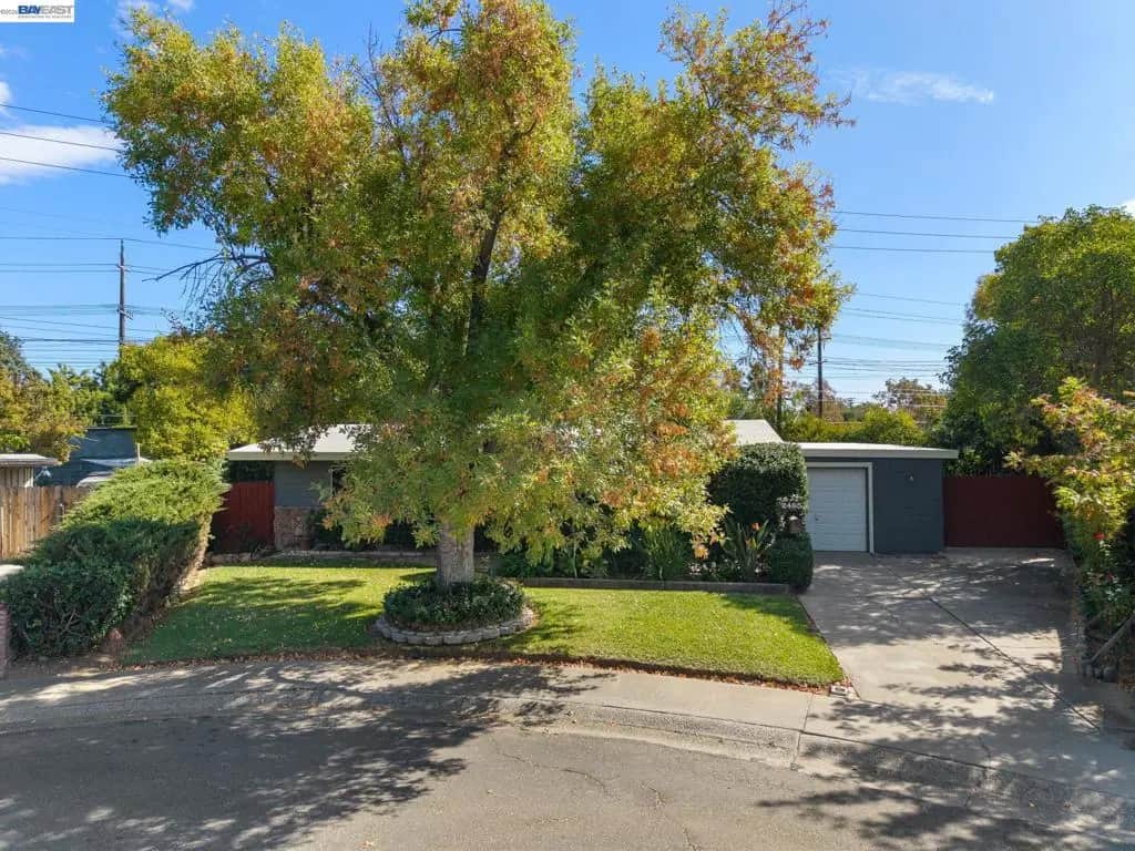2485 Fernandez Dr, Sacramento, CA — listing photo 1