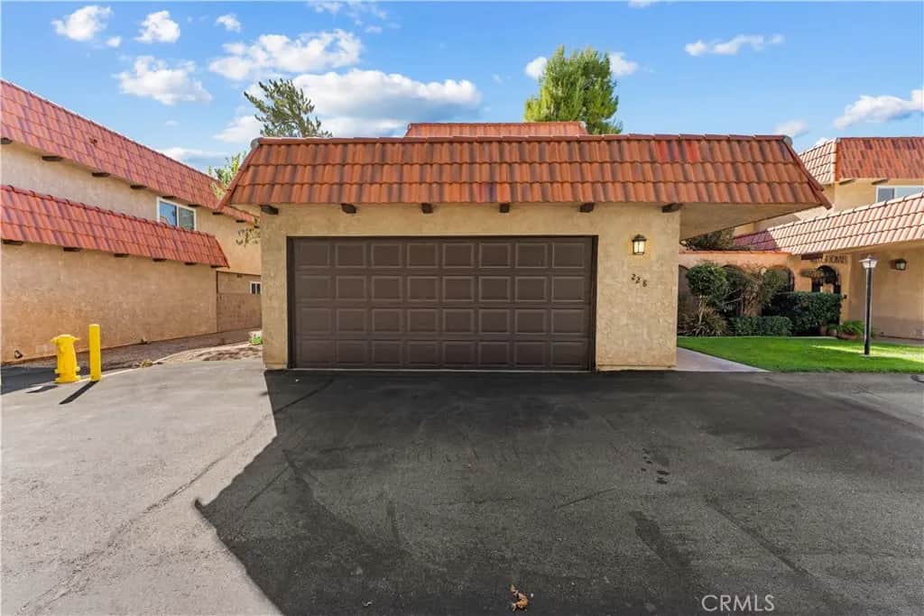 228 Shirley Lane, Palmdale, CA — listing photo 1