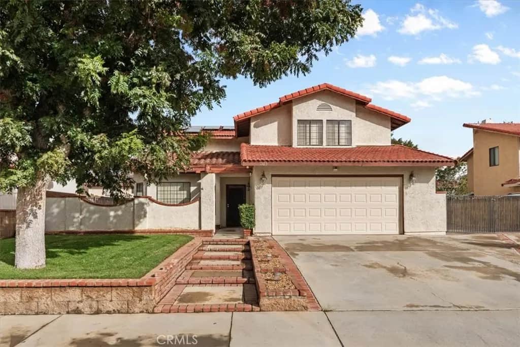 1303 Chagal, Lancaster, CA — listing photo 1