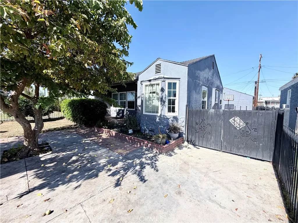 527 W Magnolia, Compton, CA — listing photo 1