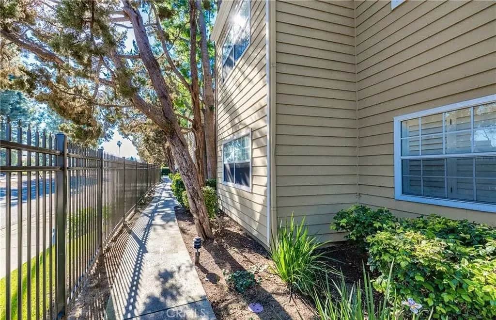 3750 S Bear Unit F, Santa Ana, CA — listing photo 1