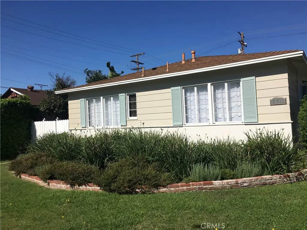 5713 Woodman, Valley Glen, CA — listing photo 1