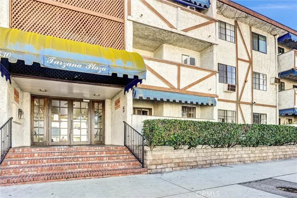 18530 Hatteras Street 226, Tarzana, CA — listing photo 1