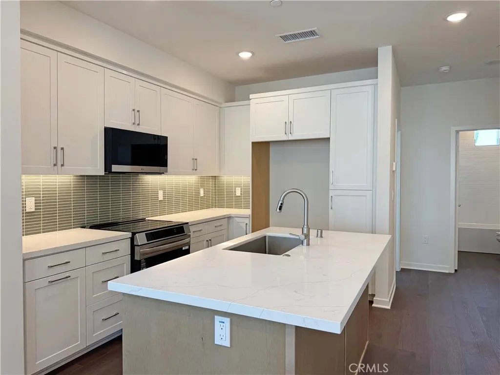 685 S Brea Boulevard 101, Brea, CA — listing photo 1