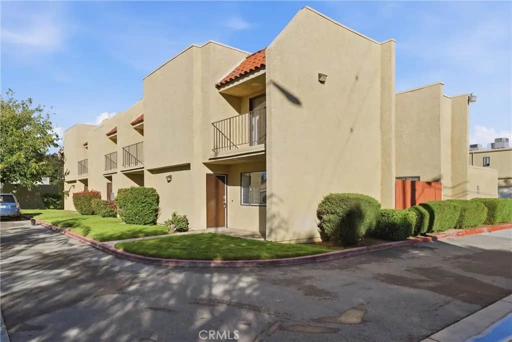 44200 Kingtree Avenue 51, Lancaster, CA — listing photo 1