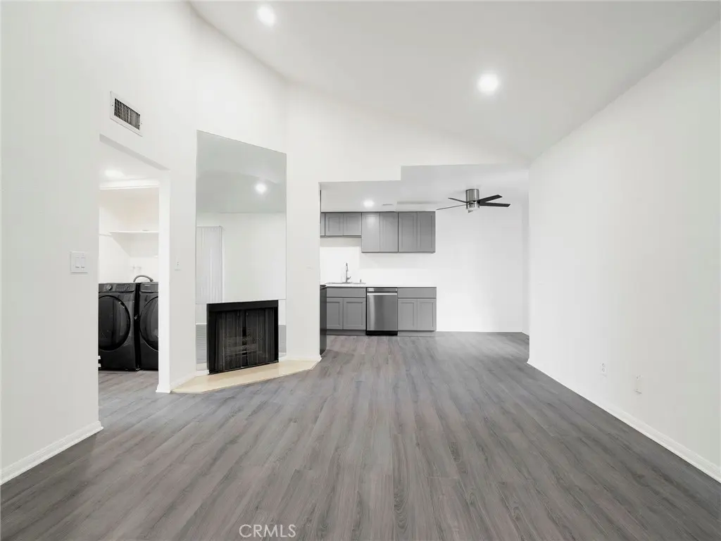 9038 Orion 209, North Hills, CA — listing photo 1