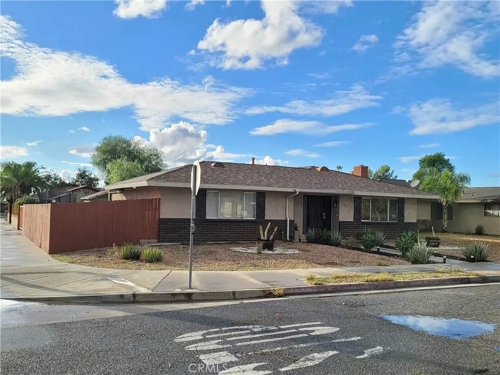 889 Cardona Place, Hemet, CA — listing photo 1