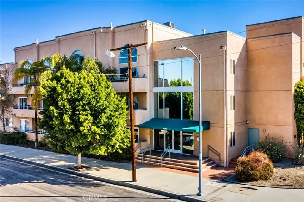 5604 Rhodes 303, Valley Village, CA — listing photo 1