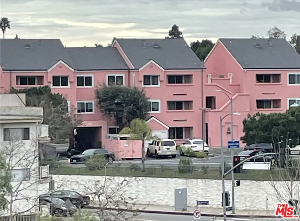 4810 S La Brea Avenue 202, Los Angeles, CA — listing photo 1