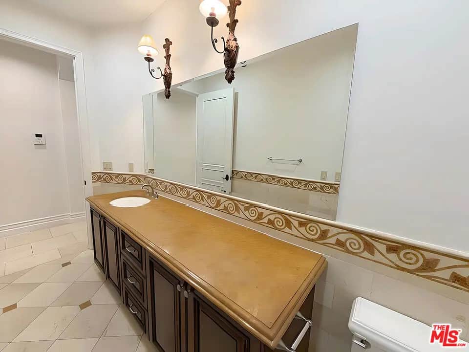 10830 Massachusetts Avenue 202, Los Angeles, CA — listing photo 1