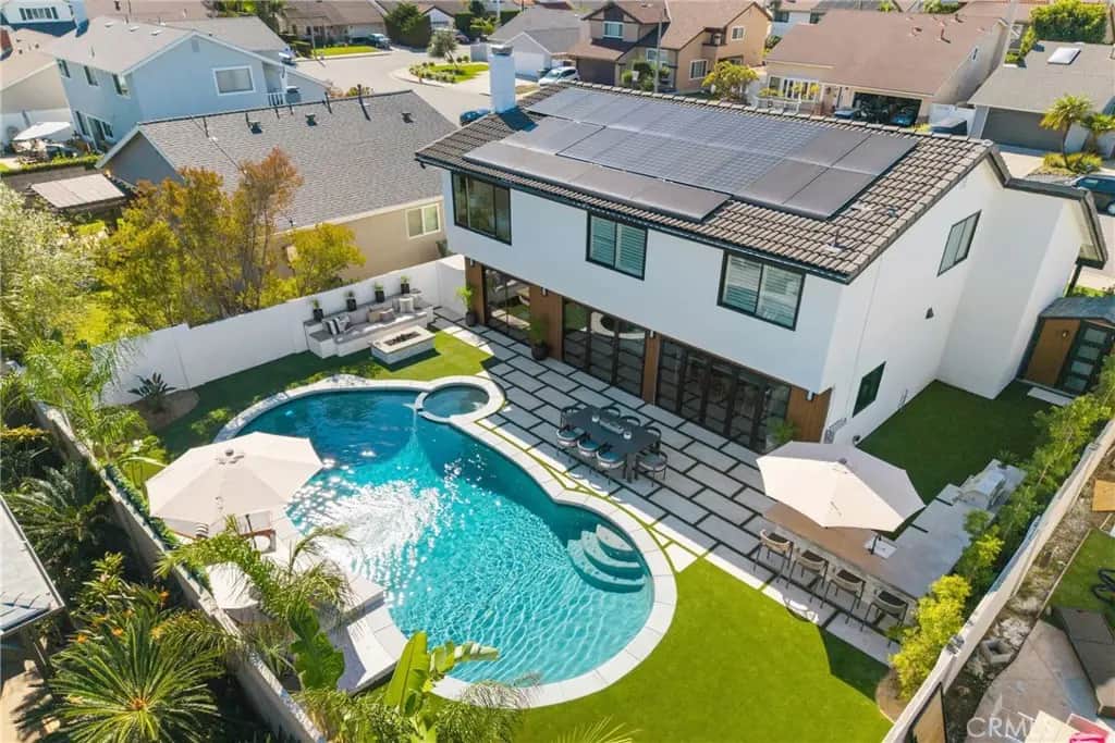 20902 Balgair, Huntington Beach, CA — listing photo 1