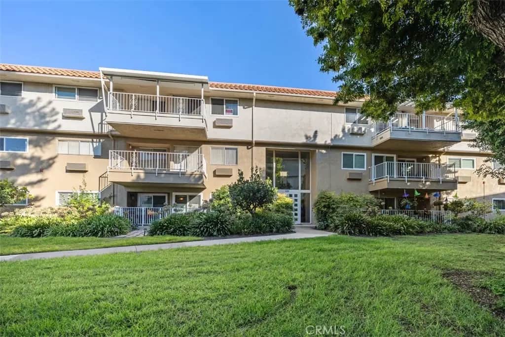 2390 W Via Mariposa 1H, Laguna Woods, CA — listing photo 1