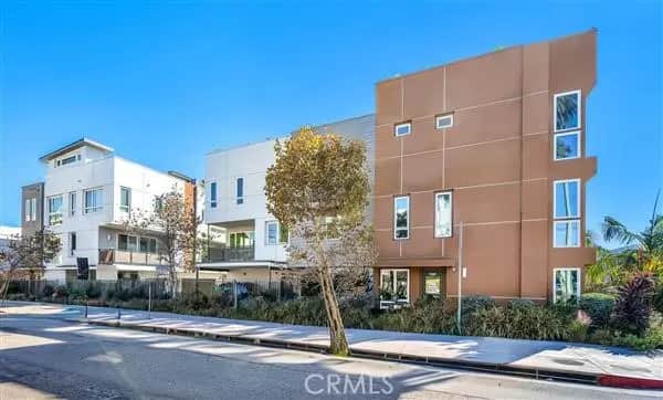 6916 Lexington, Los Angeles, CA — listing photo 1