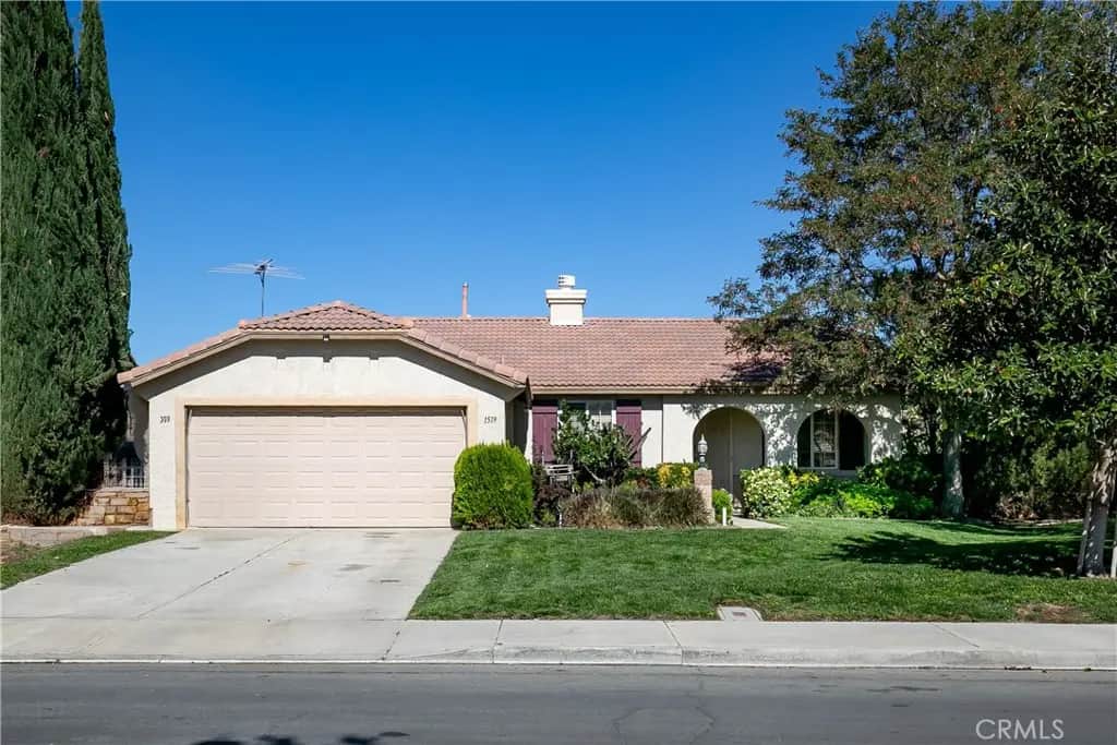 1519 W Avenue H1, Lancaster, CA — listing photo 1