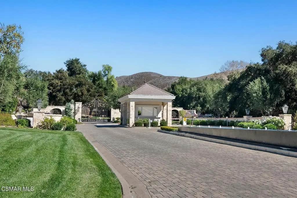 1087 Country Valley Road, Thousand Oaks, CA — listing photo 1