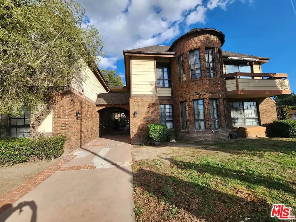 7632 Topanga Canyon Boulevard 212, Canoga Park, CA — listing photo 1
