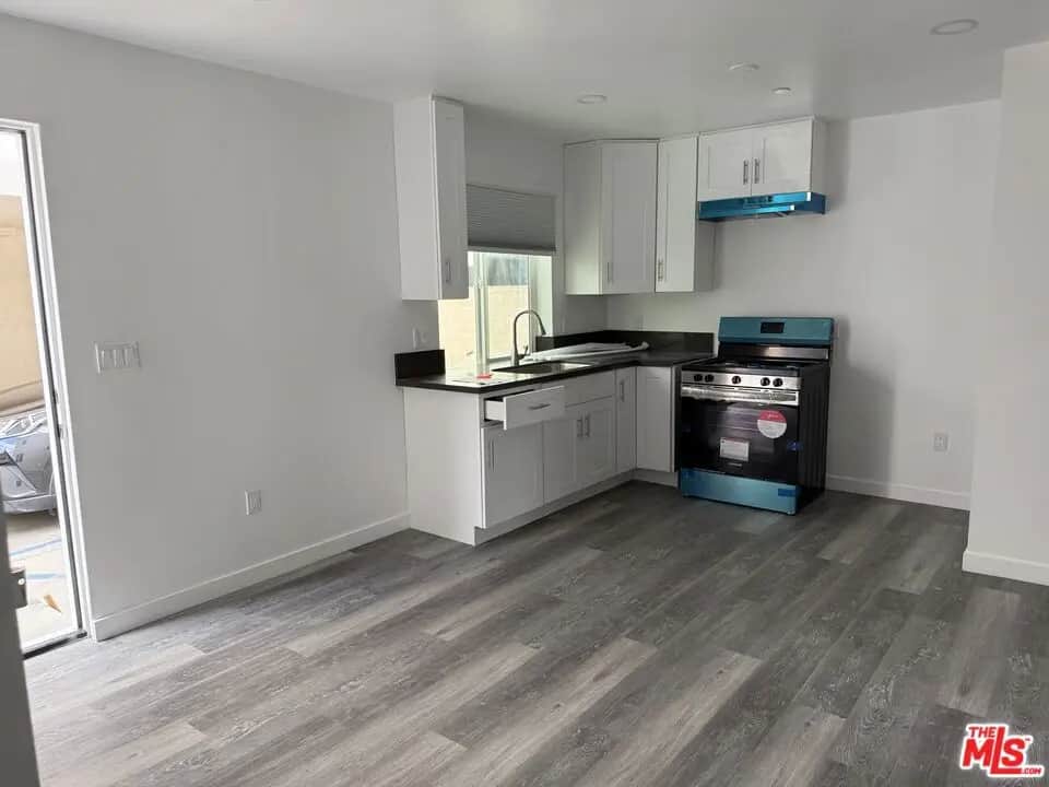 6642 IRVINE Avenue, North Hollywood, CA — listing photo 1