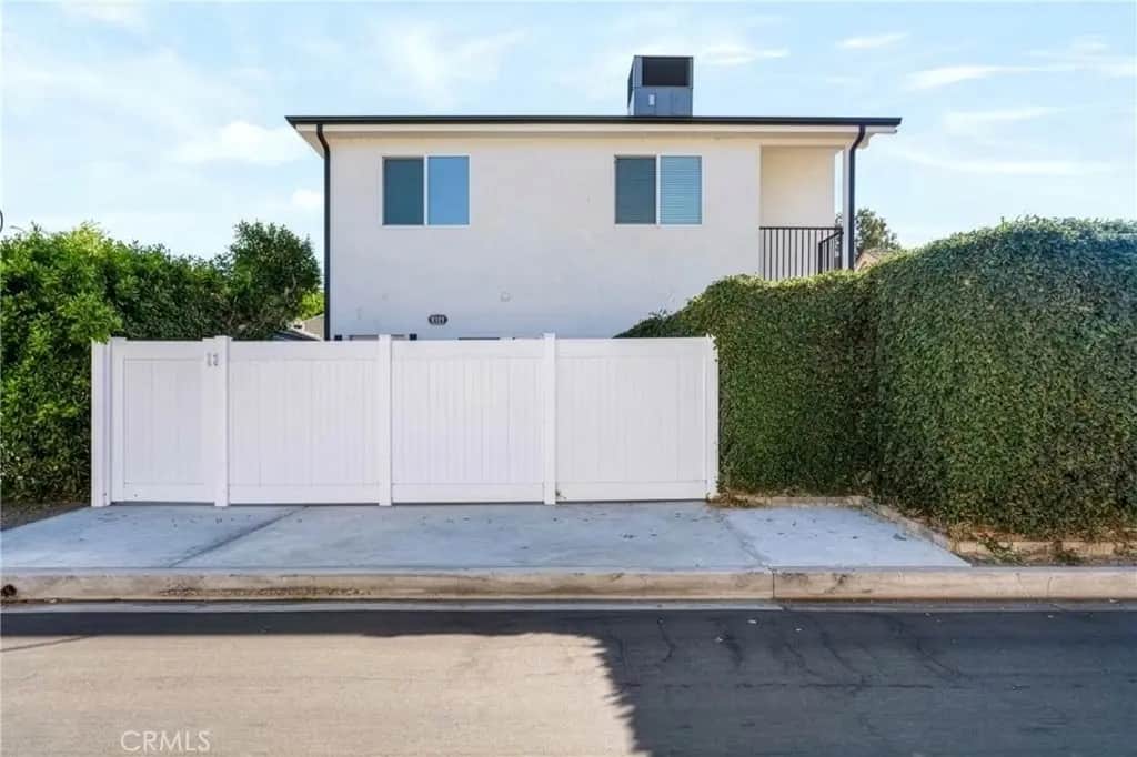 6512 Gloria Avenue, Van Nuys, CA — listing photo 1