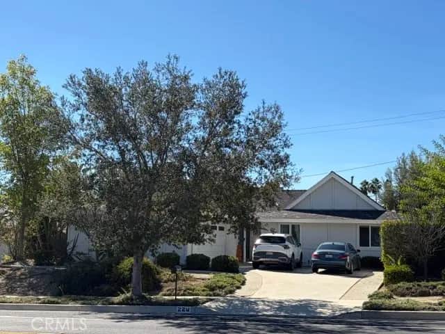22 W Avenida De Las Flores, Thousand Oaks, CA — listing photo 1