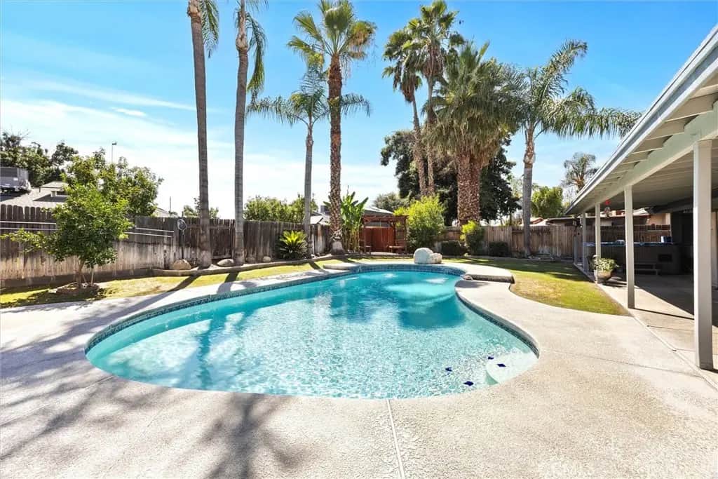 8805 Duncanson Drive, Bakersfield, CA — listing photo 1