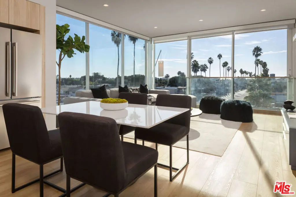 12431 Rochester Avenue 301, Los Angeles, CA — listing photo 1
