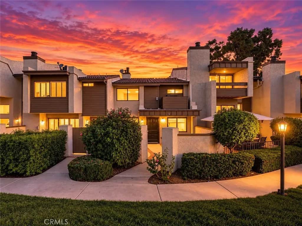 21500 Califa Street 141, Woodland Hills, CA — listing photo 1