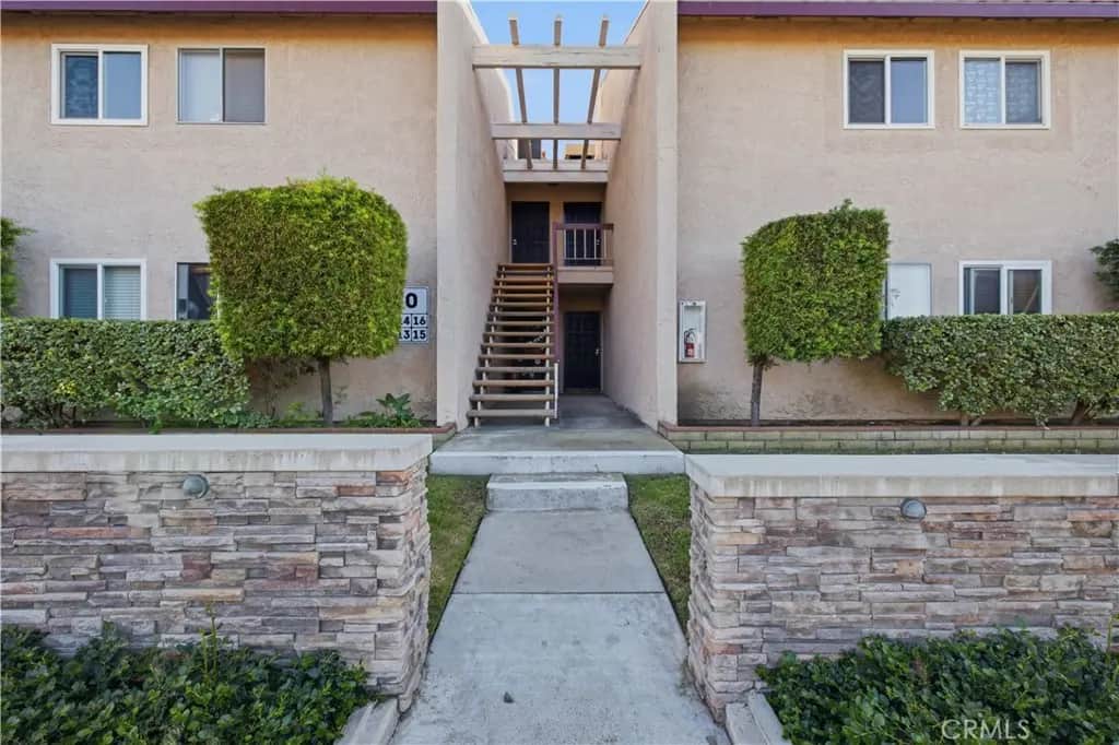 700 W La Veta O15, Orange, CA — listing photo 1