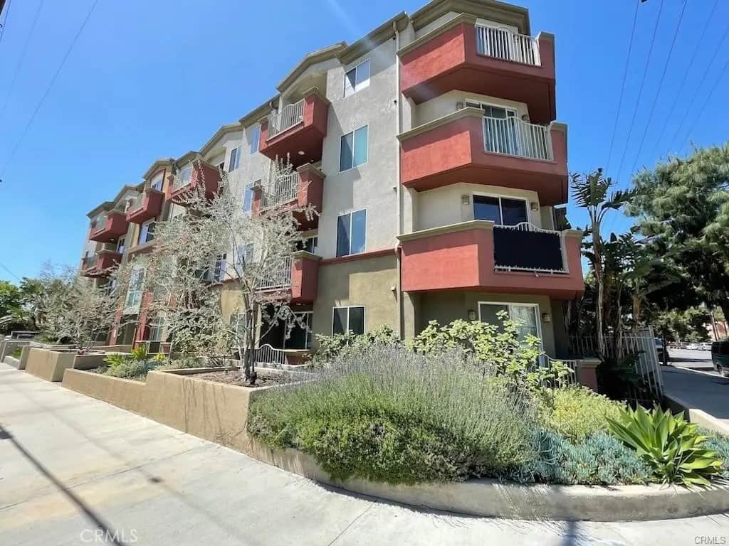 7551 Jordan Avenue 301, Canoga Park, CA — listing photo 1