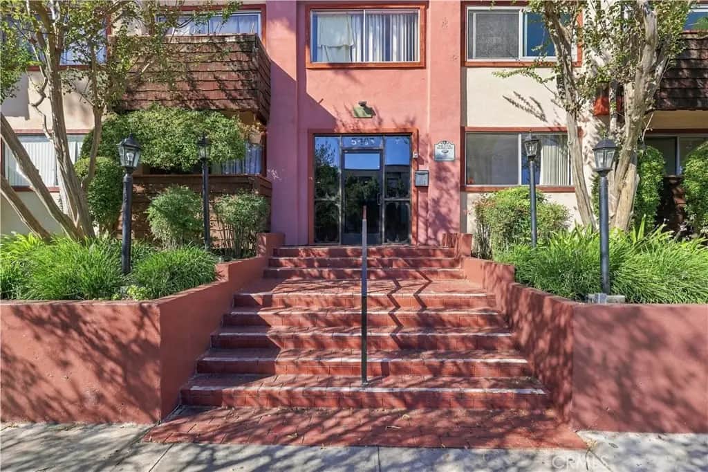 5403 Newcastle 28, Encino, CA — listing photo 1