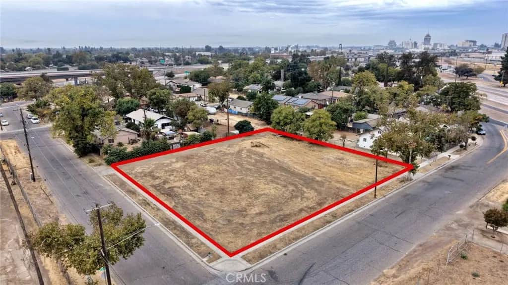 2274 S Cherry Avenue, Fresno, CA — listing photo 1