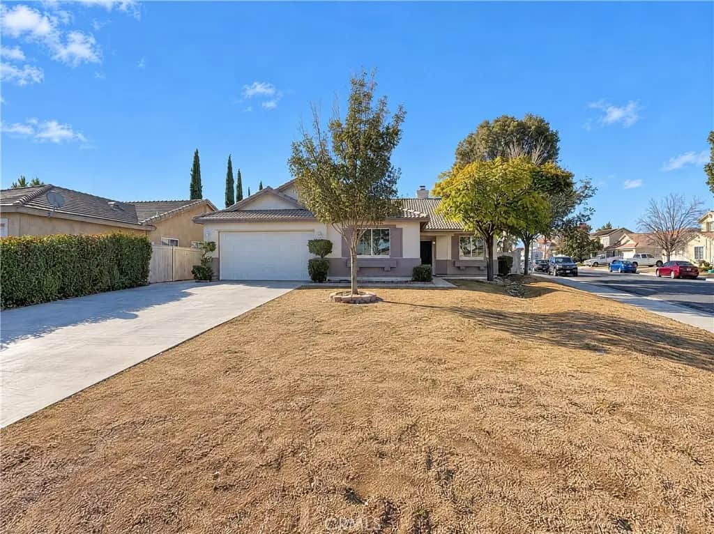 13759 Clear Valley Road, Victorville, CA — listing photo 1