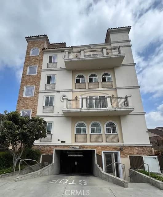 11501 Hatteras Street 5, North Hollywood, CA — listing photo 1