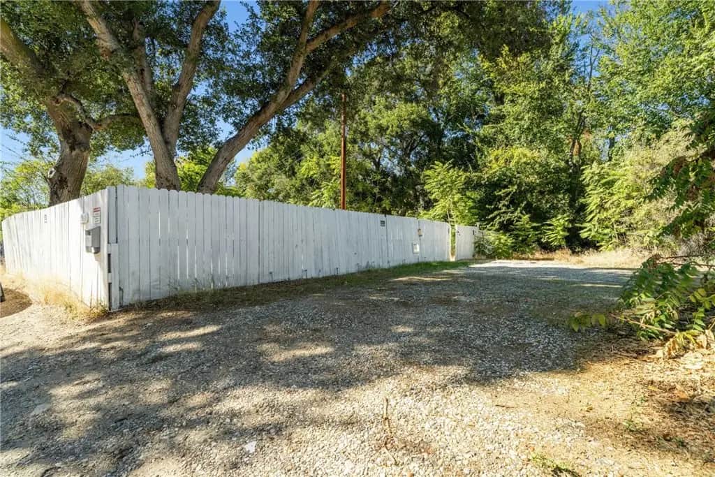 13111 Sierra Highway, Agua Dulce, CA — listing photo 1