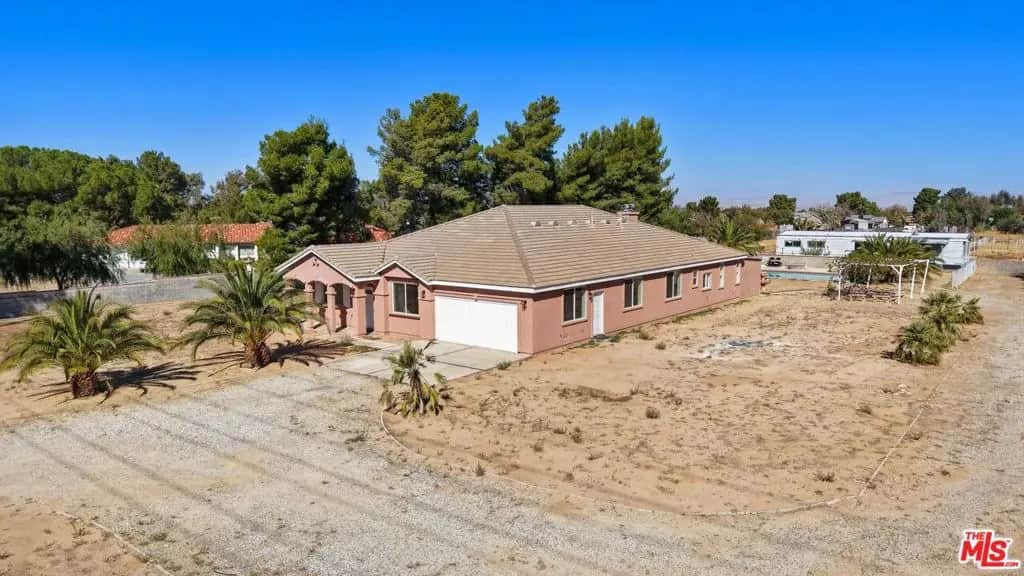 1659 W Columbia Way, Lancaster, CA — listing photo 1