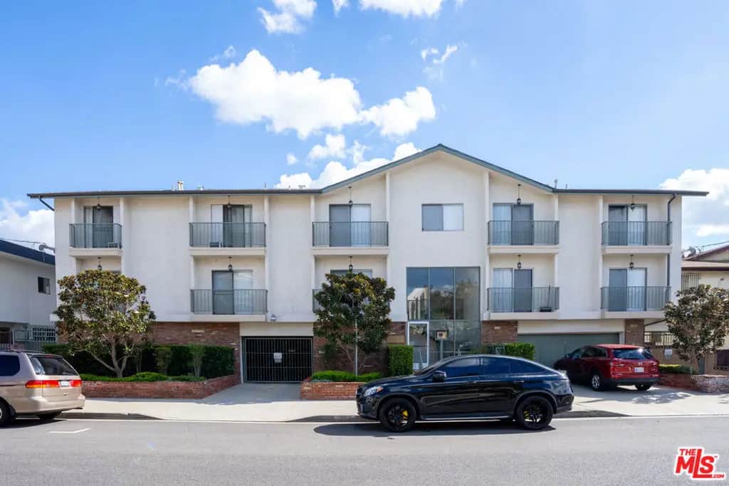 11520 Menlo Avenue, Hawthorne, CA — listing photo 1
