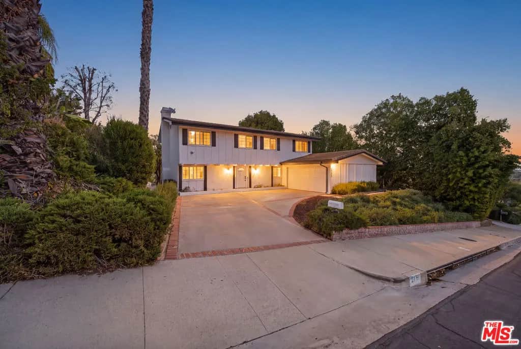 24585 Calvert Street, Woodland Hills, CA — listing photo 1