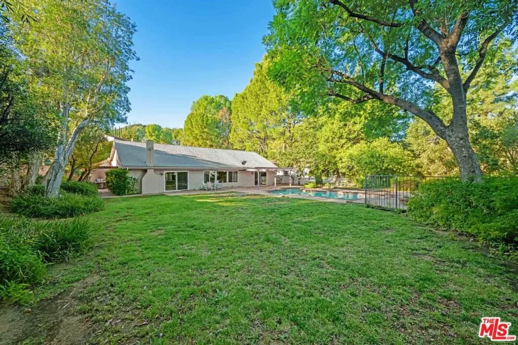 3914 Corbin Avenue, Tarzana, CA — listing photo 1