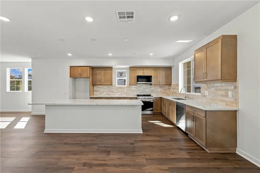 562 Via Zibello, Camarillo, CA — listing photo 1