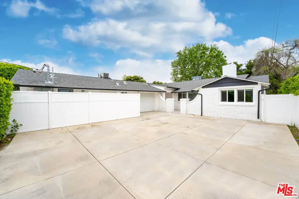22937 Dolorosa Street, Woodland Hills, CA — listing photo 1