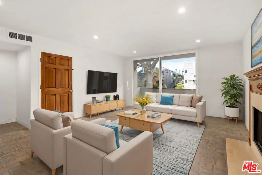 4213 Whitsett Avenue 3, Studio City, CA — listing photo 1